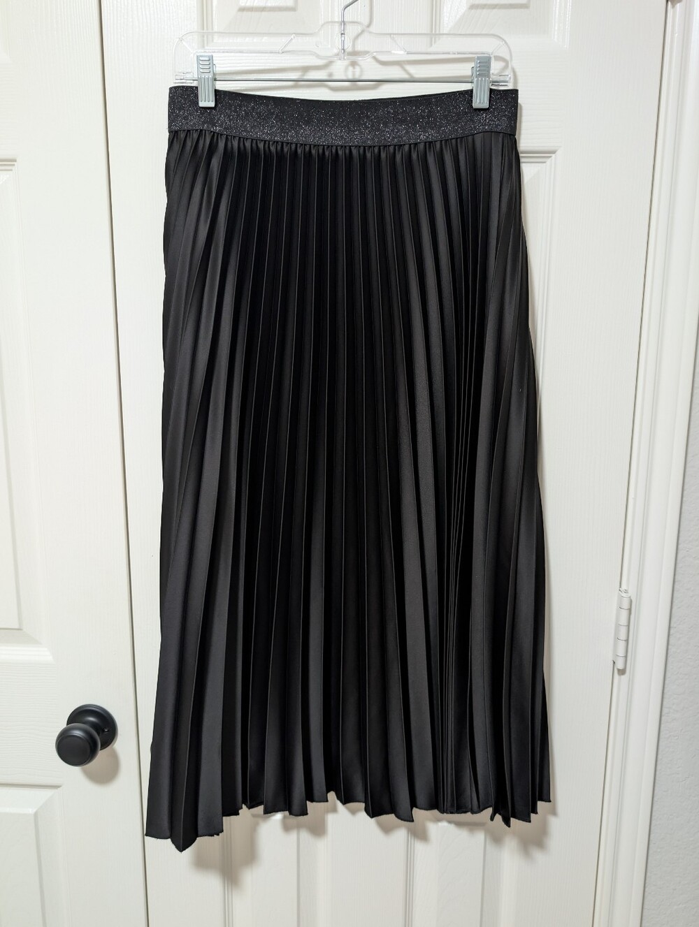 Mi Ami Black Pleated Midi Skirt